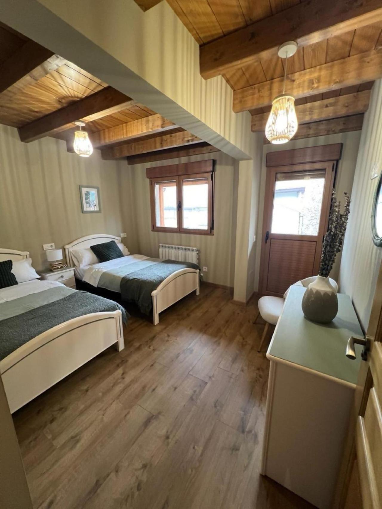 Casa Moises En Bimenes Villa Luaran gambar